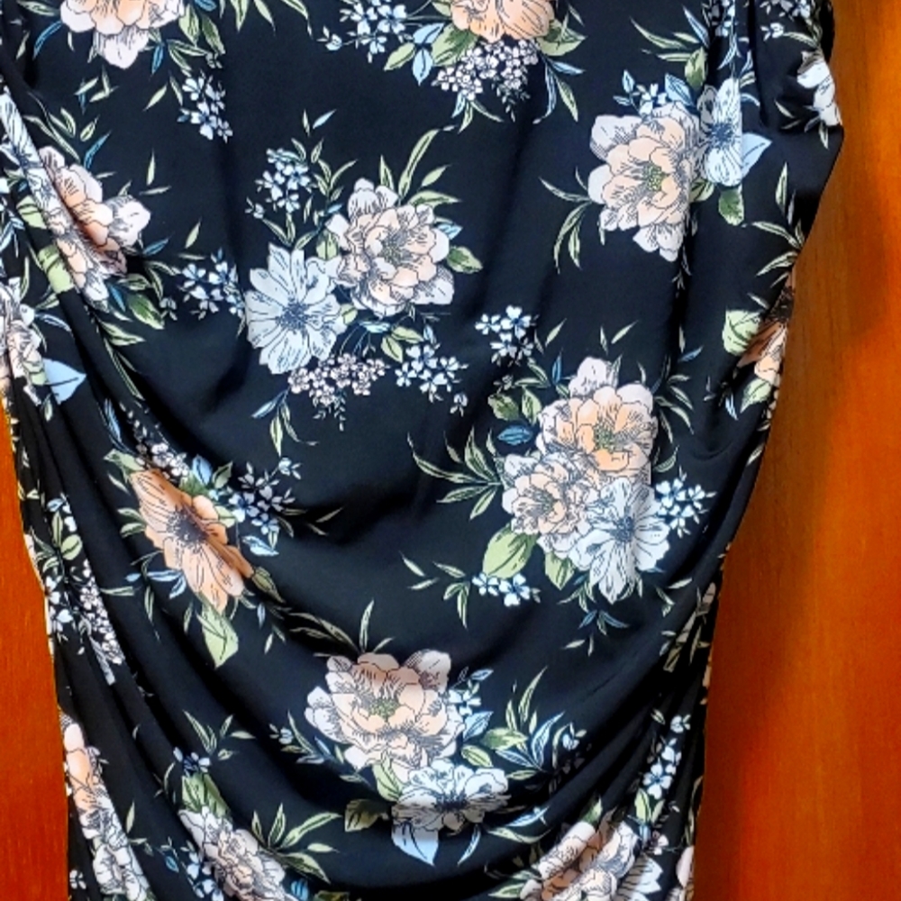 Torrid Brand Skirt. Size 1 (12-14). Black with flowers.
